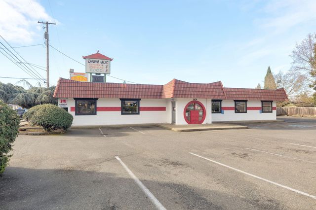 1434 NW 6TH Street, Grants Pass, OR 97526