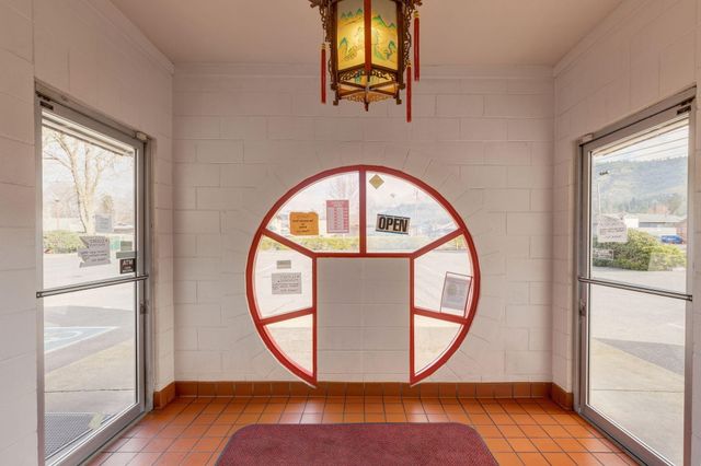 1434 NW 6TH Street, Grants Pass, OR 97526