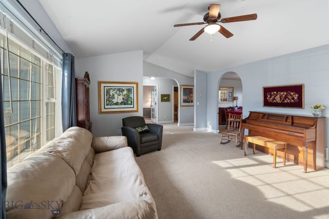 60 Clinton Lane, Belgrade, MT 59714