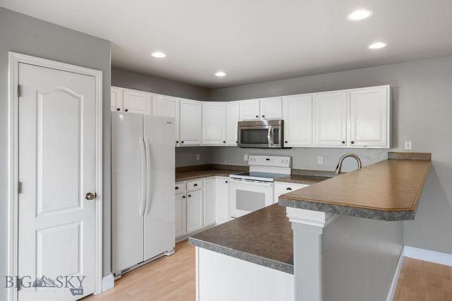60 Clinton Lane, Belgrade, MT 59714