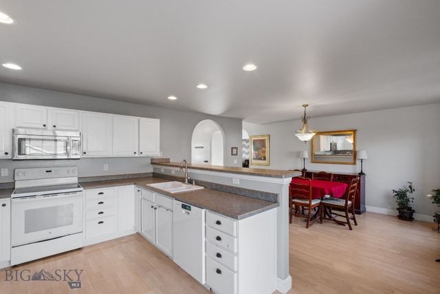 60 Clinton Lane, Belgrade, MT 59714