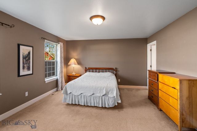 60 Clinton Lane, Belgrade, MT 59714