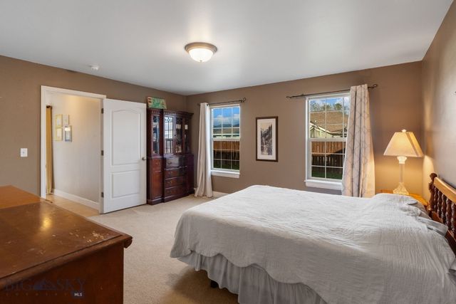60 Clinton Lane, Belgrade, MT 59714