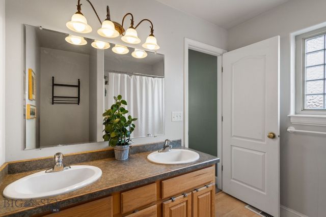 60 Clinton Lane, Belgrade, MT 59714
