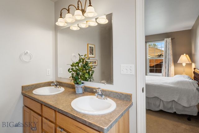 60 Clinton Lane, Belgrade, MT 59714