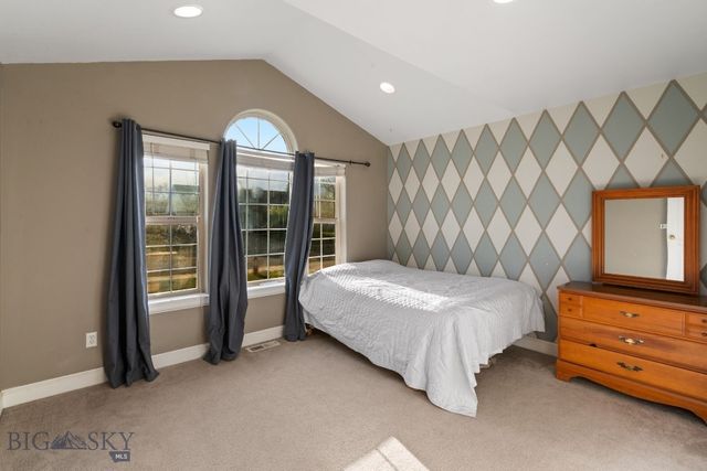 60 Clinton Lane, Belgrade, MT 59714