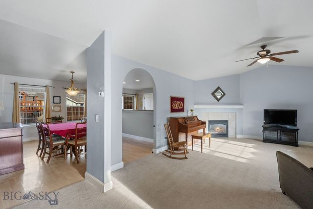 60 Clinton Lane, Belgrade, MT 59714
