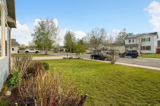 60 Clinton Lane, Belgrade, MT 59714