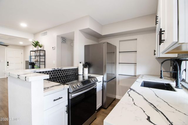 1449 E HIGHLAND Avenue 25, Phoenix, AZ 85014