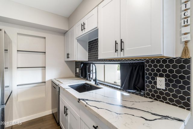 1449 E HIGHLAND Avenue 25, Phoenix, AZ 85014