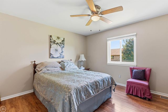 26160 N Knollwood Drive, Chesterfield Twp, MI 48051