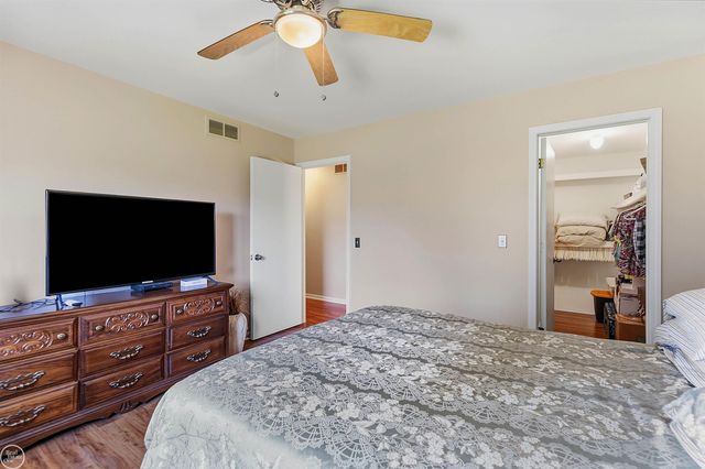 26160 N Knollwood Drive, Chesterfield Twp, MI 48051