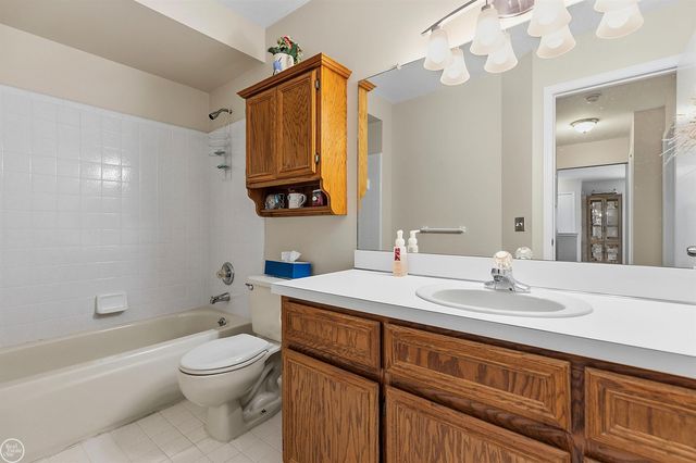 26160 N Knollwood Drive, Chesterfield Twp, MI 48051