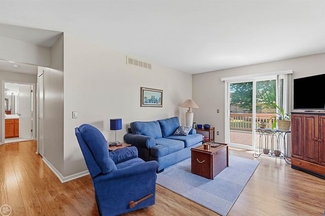 26160 N Knollwood Drive, Chesterfield Twp, MI 48051
