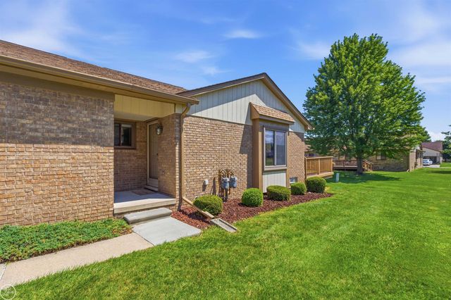 26160 N Knollwood Drive, Chesterfield Twp, MI 48051