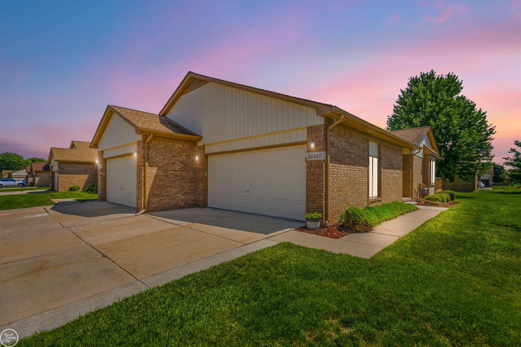 26160 N Knollwood Drive, Chesterfield Twp, MI 48051