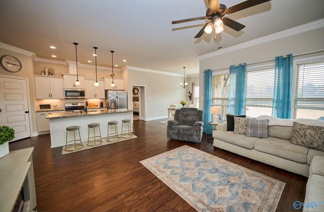 132 Gardencove Circle, Huntsville, AL 35810