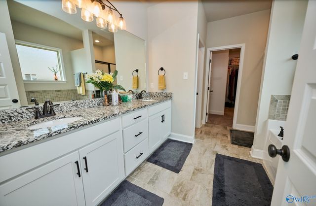 132 Gardencove Circle, Huntsville, AL 35810