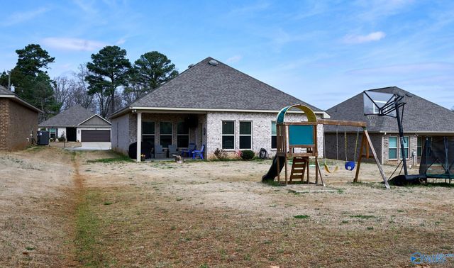 132 Gardencove Circle, Huntsville, AL 35810