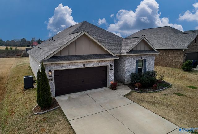 132 Gardencove Circle, Huntsville, AL 35810