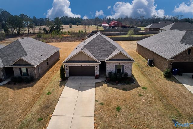 132 Gardencove Circle, Huntsville, AL 35810