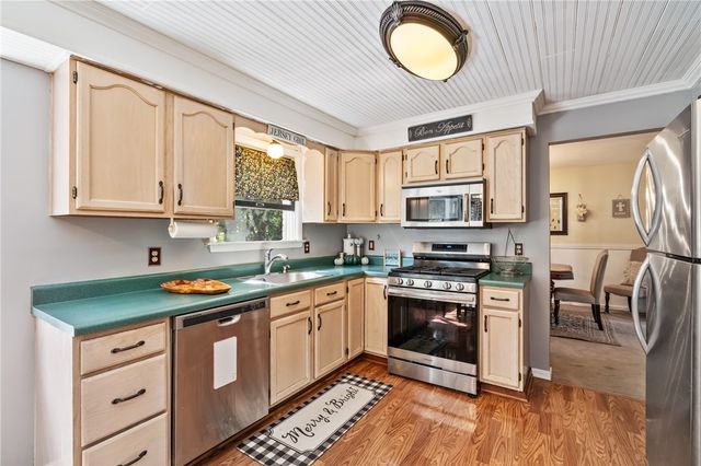 4045 Greenridge Dr, Penn Hills, PA 15147