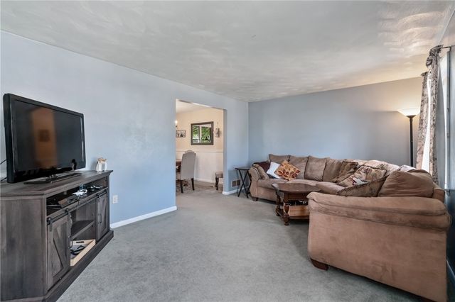 4045 Greenridge Dr, Penn Hills, PA 15147