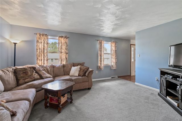 4045 Greenridge Dr, Penn Hills, PA 15147