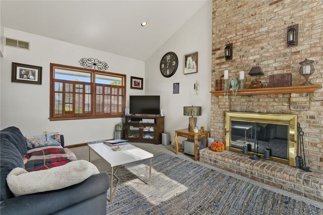 4045 Greenridge Dr, Penn Hills, PA 15147