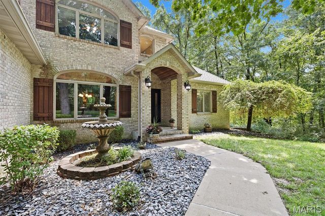 694 Pleasant Ridge Road, Fairview Heights, IL 62208