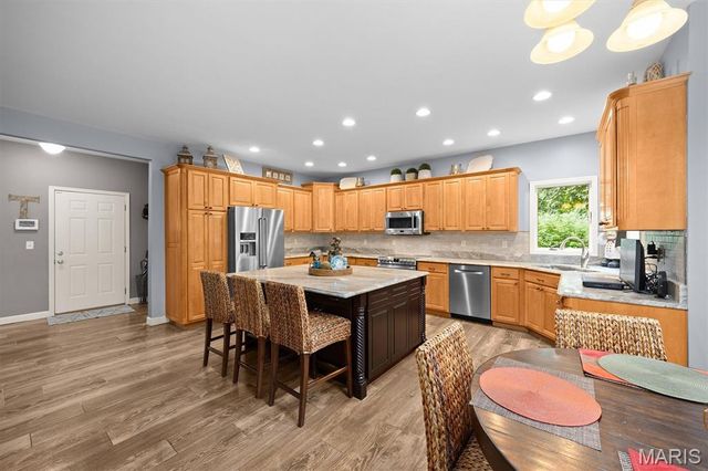 694 Pleasant Ridge Road, Fairview Heights, IL 62208