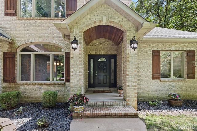 694 Pleasant Ridge Road, Fairview Heights, IL 62208