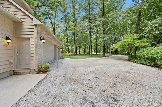 694 Pleasant Ridge Road, Fairview Heights, IL 62208