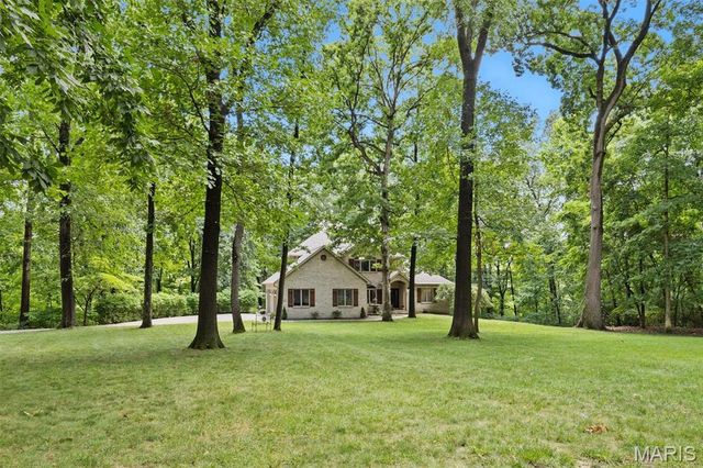 694 Pleasant Ridge Road, Fairview Heights, IL 62208