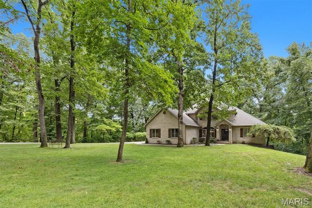694 Pleasant Ridge Road, Fairview Heights, IL 62208