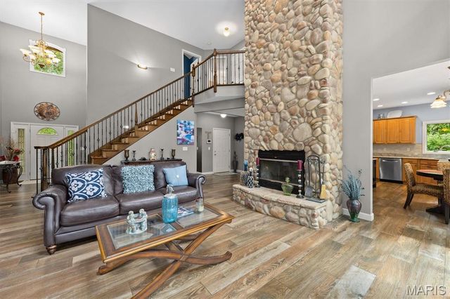 694 Pleasant Ridge Road, Fairview Heights, IL 62208