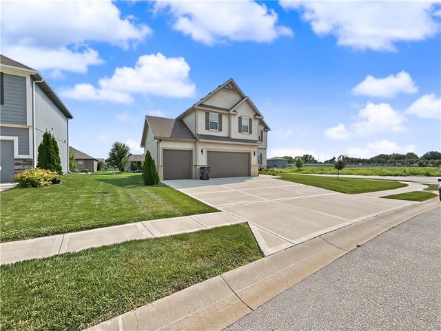 416 SW Nelson Drive, Blue Springs, MO 64014