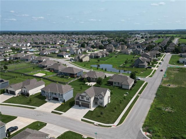416 SW Nelson Drive, Blue Springs, MO 64014