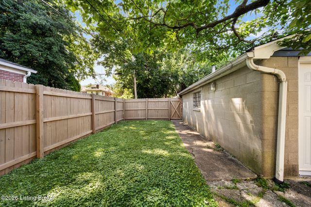 2020 Bonnycastle Ave, Louisville, KY 40205