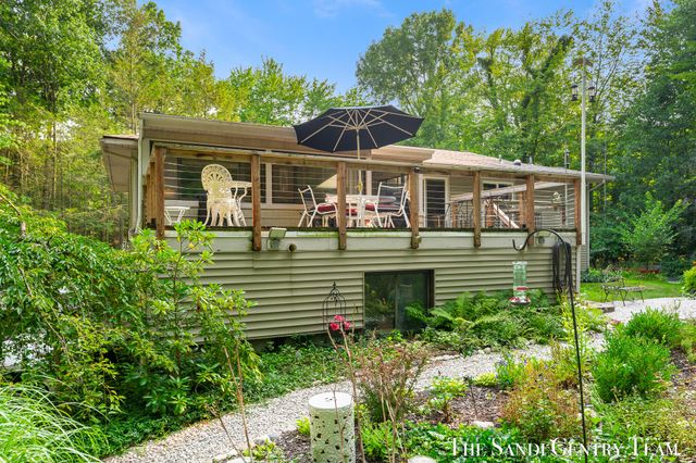 17445 W Spring Lake Road, Spring Lake, MI 49456