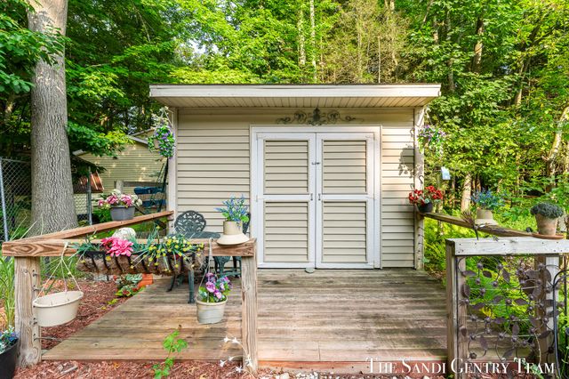 17445 W Spring Lake Road, Spring Lake, MI 49456
