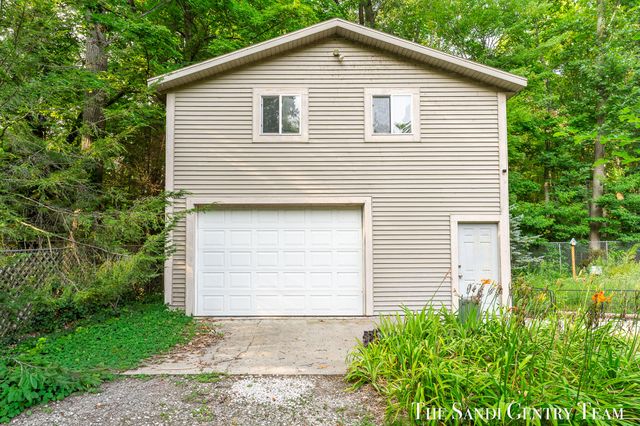 17445 W Spring Lake Road, Spring Lake, MI 49456