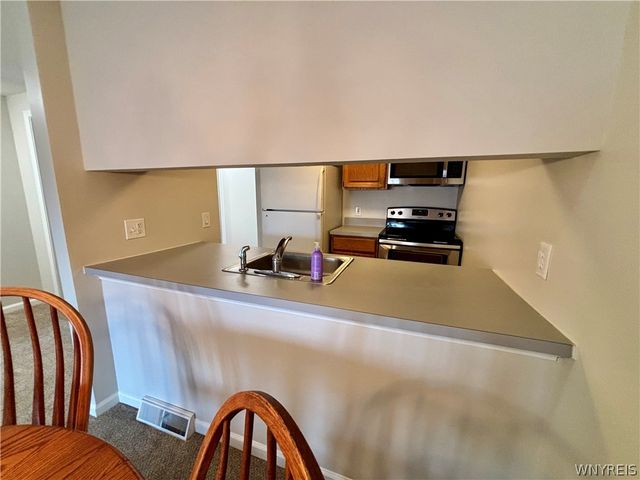 7 Tralee Ter, Amherst, NY 14051