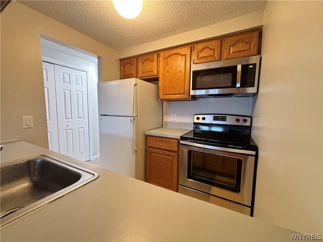 7 Tralee Ter, Amherst, NY 14051