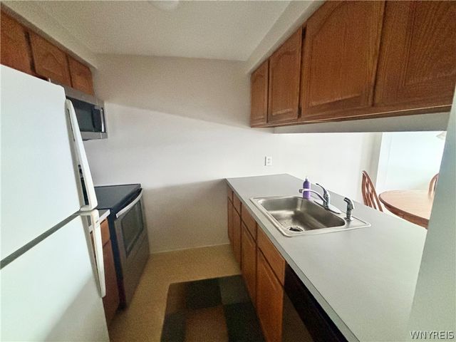 7 Tralee Ter, Amherst, NY 14051