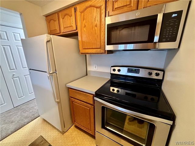 7 Tralee Ter, Amherst, NY 14051