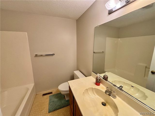 7 Tralee Ter, Amherst, NY 14051