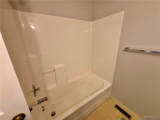 7 Tralee Ter, Amherst, NY 14051