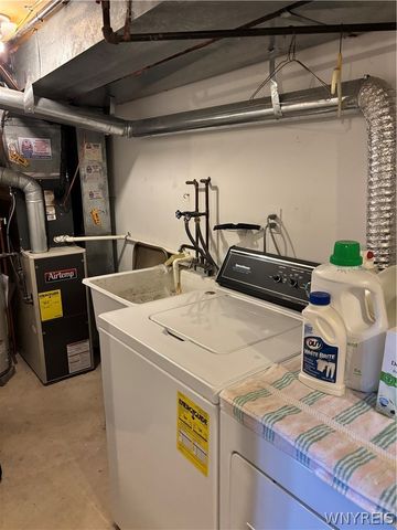 7 Tralee Ter, Amherst, NY 14051