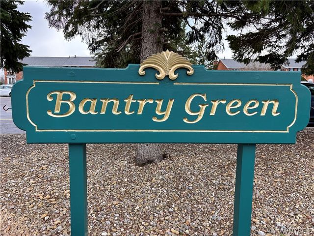 7 Tralee Ter, Amherst, NY 14051